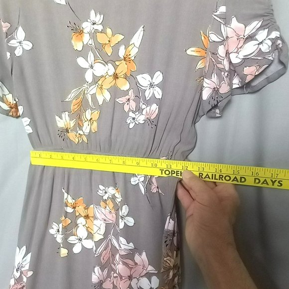 Xhiliration Spring Ruffle Gray Floral V Neck‎ Short Sleeve SZ L Women's Dress - Picture 4 of 9